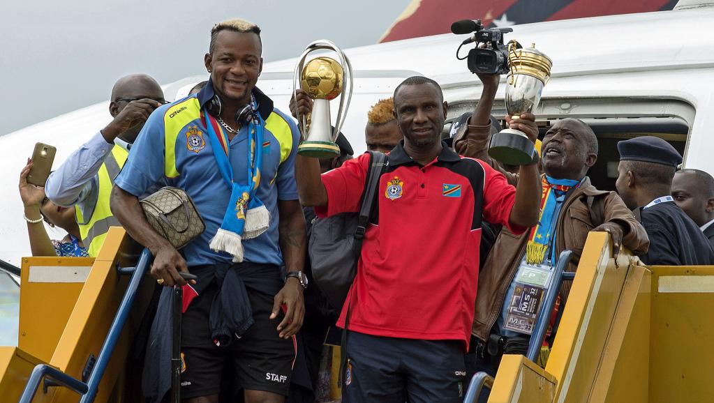 Les joueurs congolais à l'aéroport de Kinshasa, le 8 février 2016. © JUNIOR KANNAH / AFP